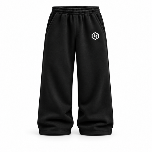 HYPESTUFF Winter26 Baggy Jogger Schwarz – Vorderansicht. Designvisualisierung.